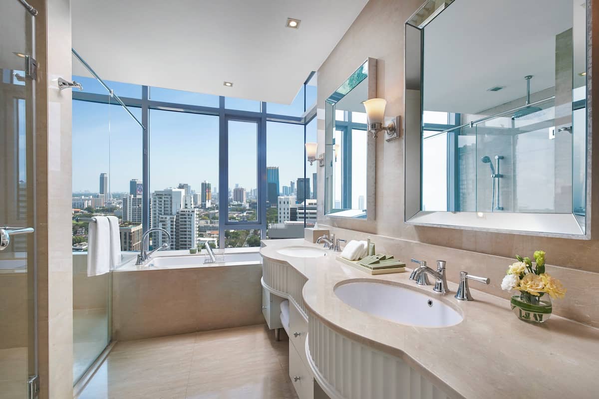 Badewanne und Dusche (separat), Komfortbadewanne, Hydromassagedusche