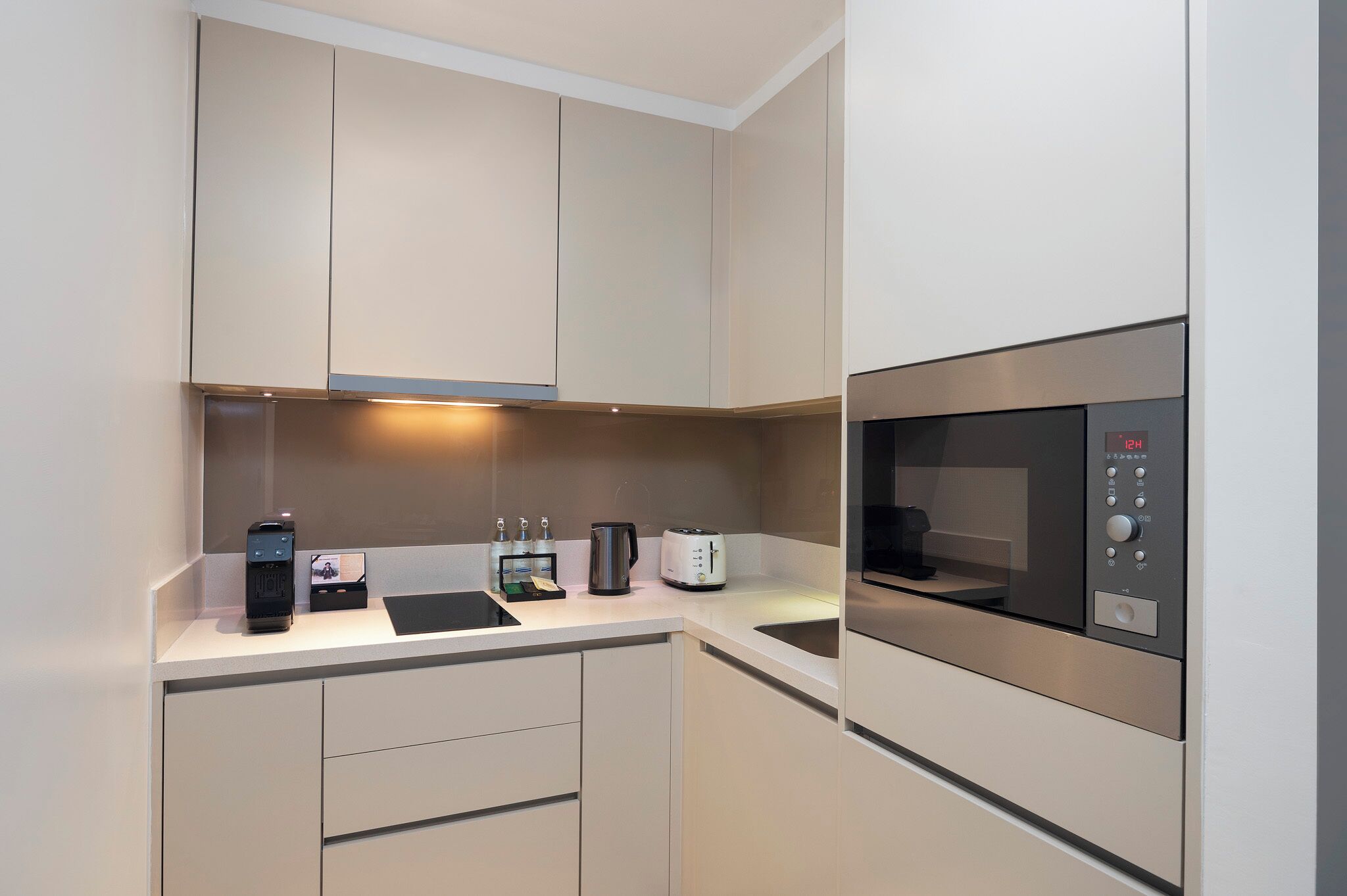 room, 1 bedroom, corner (prestige) | private kitchen | full-sized fridge, microwave, stovetop, electric kettle