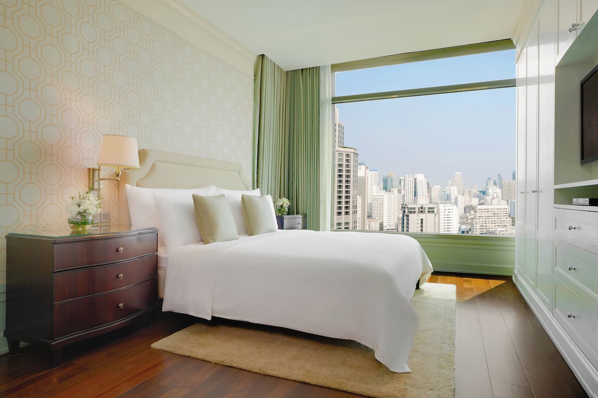 Minibar, in-room safe, laptop workspace, blackout curtains