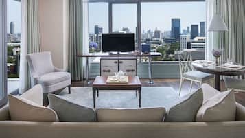 Suite, 1 Bedroom, Corner | City view