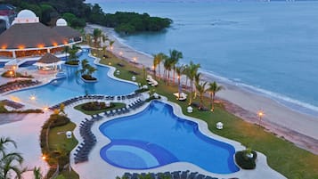 3 outdoor pools, pool umbrellas, sun loungers