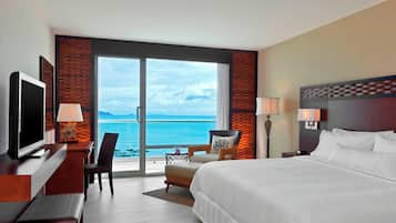 Deluxe Room, 1 King Bed, Balcony, Ocean View | Egyptian cotton sheets, down comforters, pillowtop beds, in-room safe