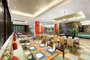 Desayuno buffet todos los días (con cargo)