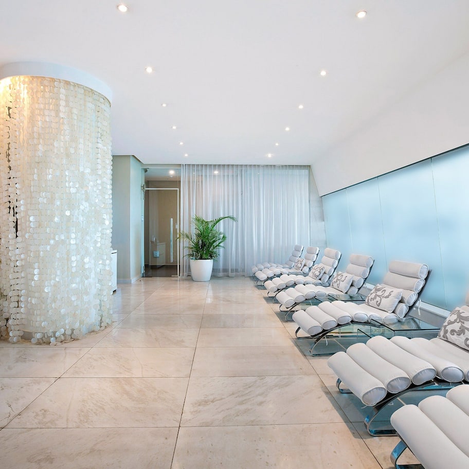 Couples treatment rooms, sauna, steam room, body treatments