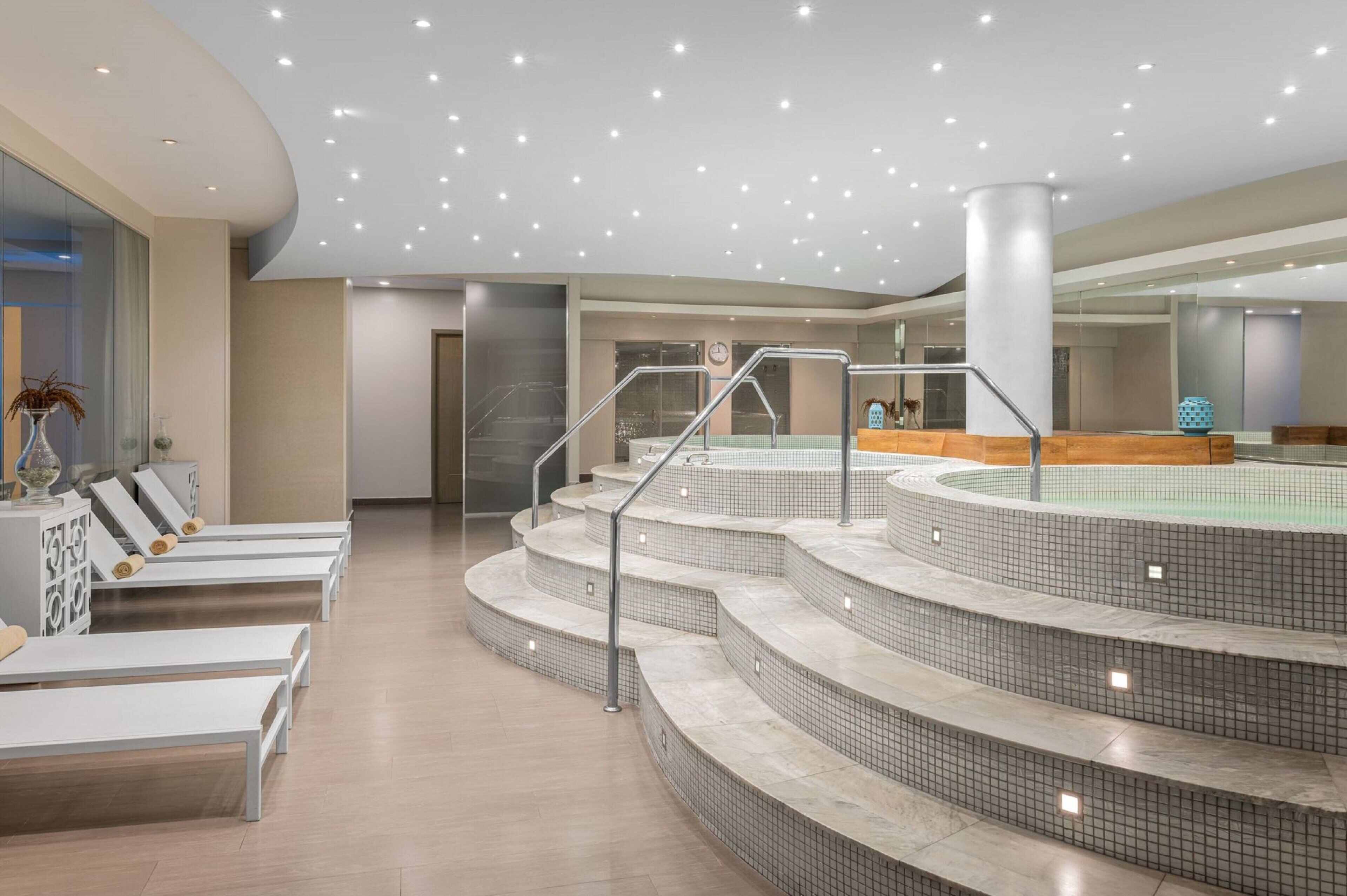 Couples treatment rooms, sauna, steam room, body treatments