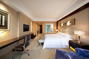 Minibar, in-room safe, individually decorated, desk - Sheraton Changzhou Xinbei Hotel (Changzhou)