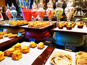 Daily buffet breakfast for a fee - Sheraton Changzhou Xinbei Hotel (Changzhou)