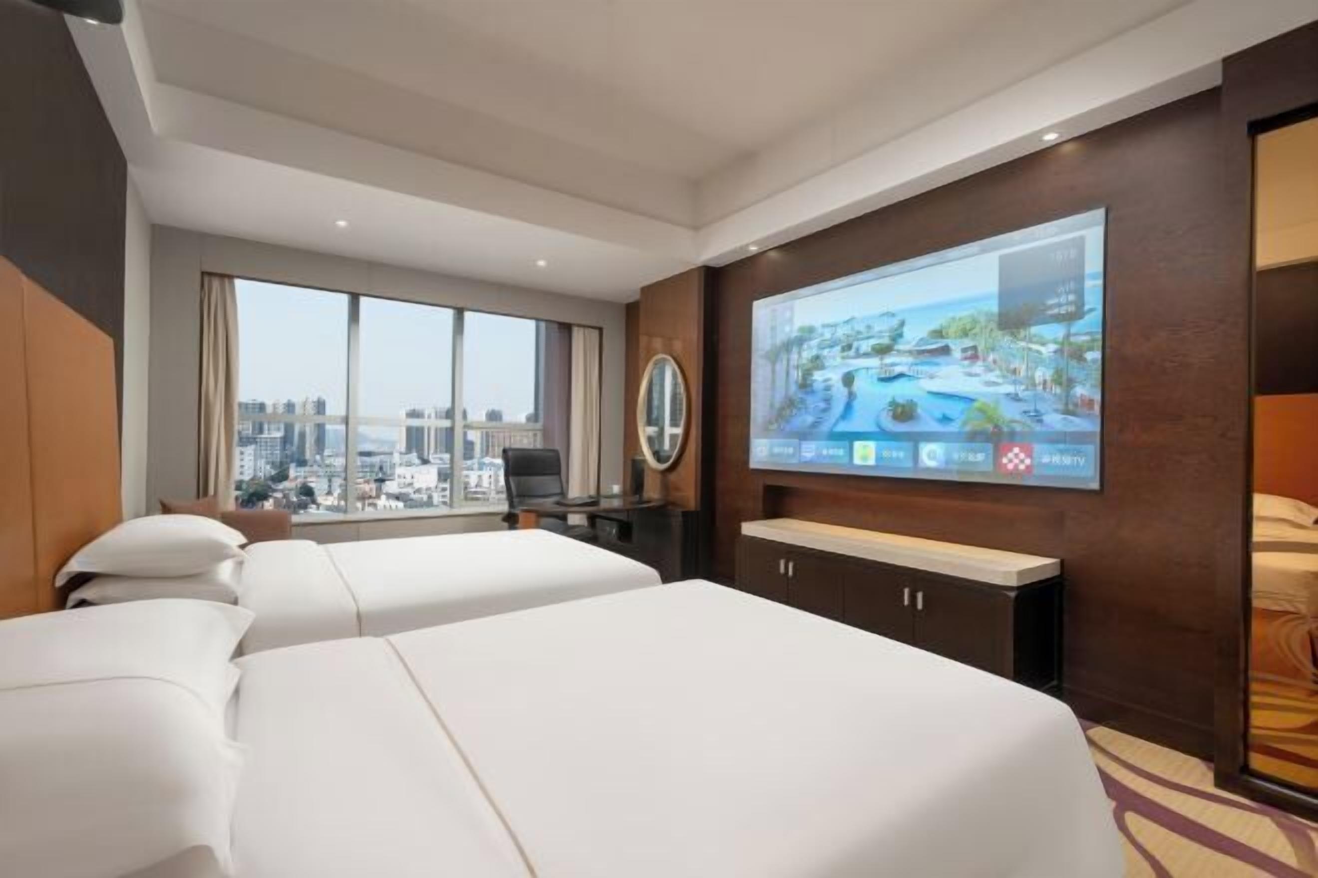 Minibar, in-room safe, alarm clocks