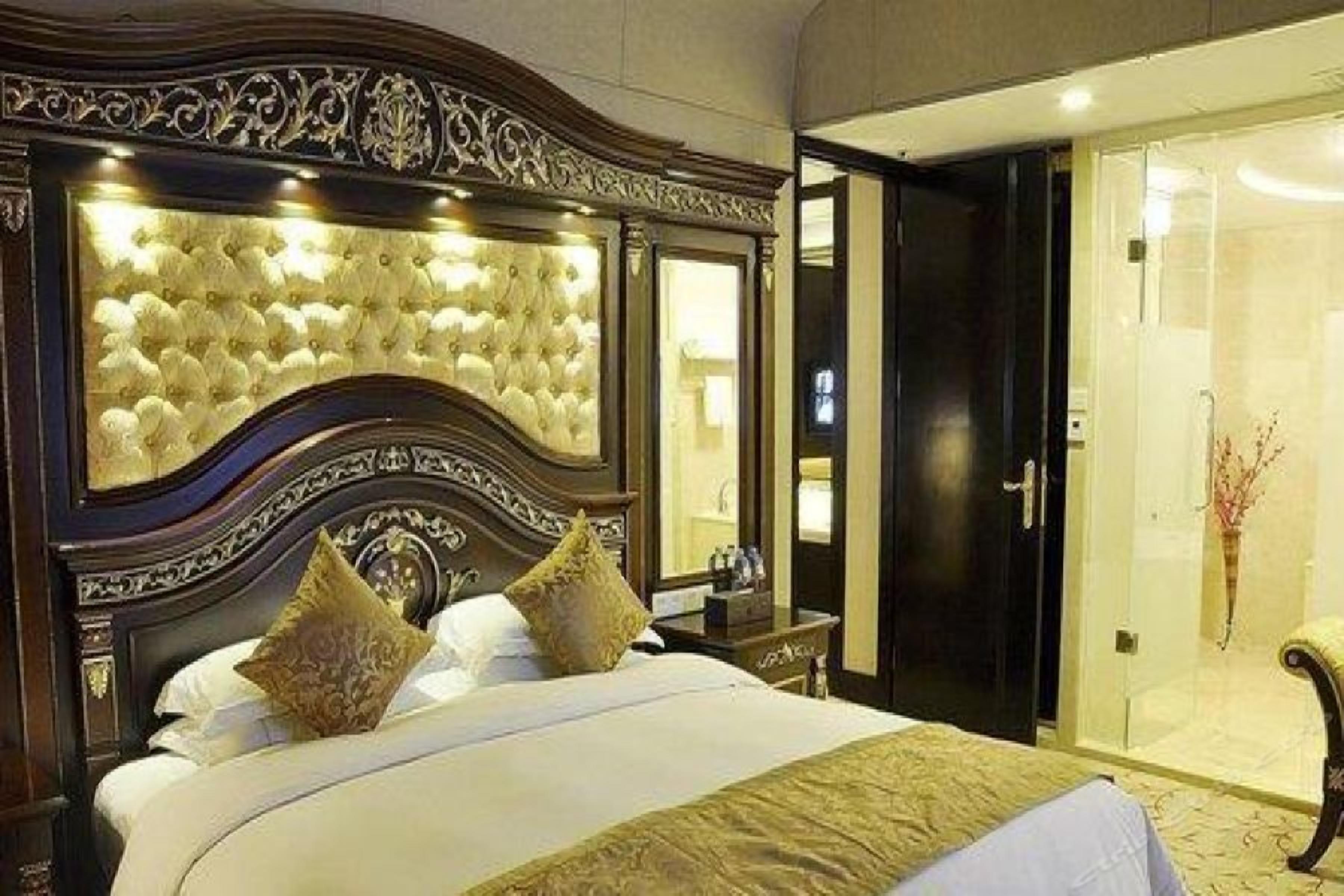 Minibar, caja de seguridad en la habitación y despertador 