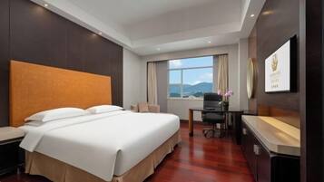 Minibar, in-room safe, alarm clocks