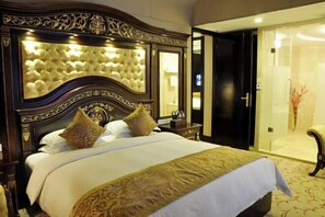 Minibar, in-room safe, alarm clocks