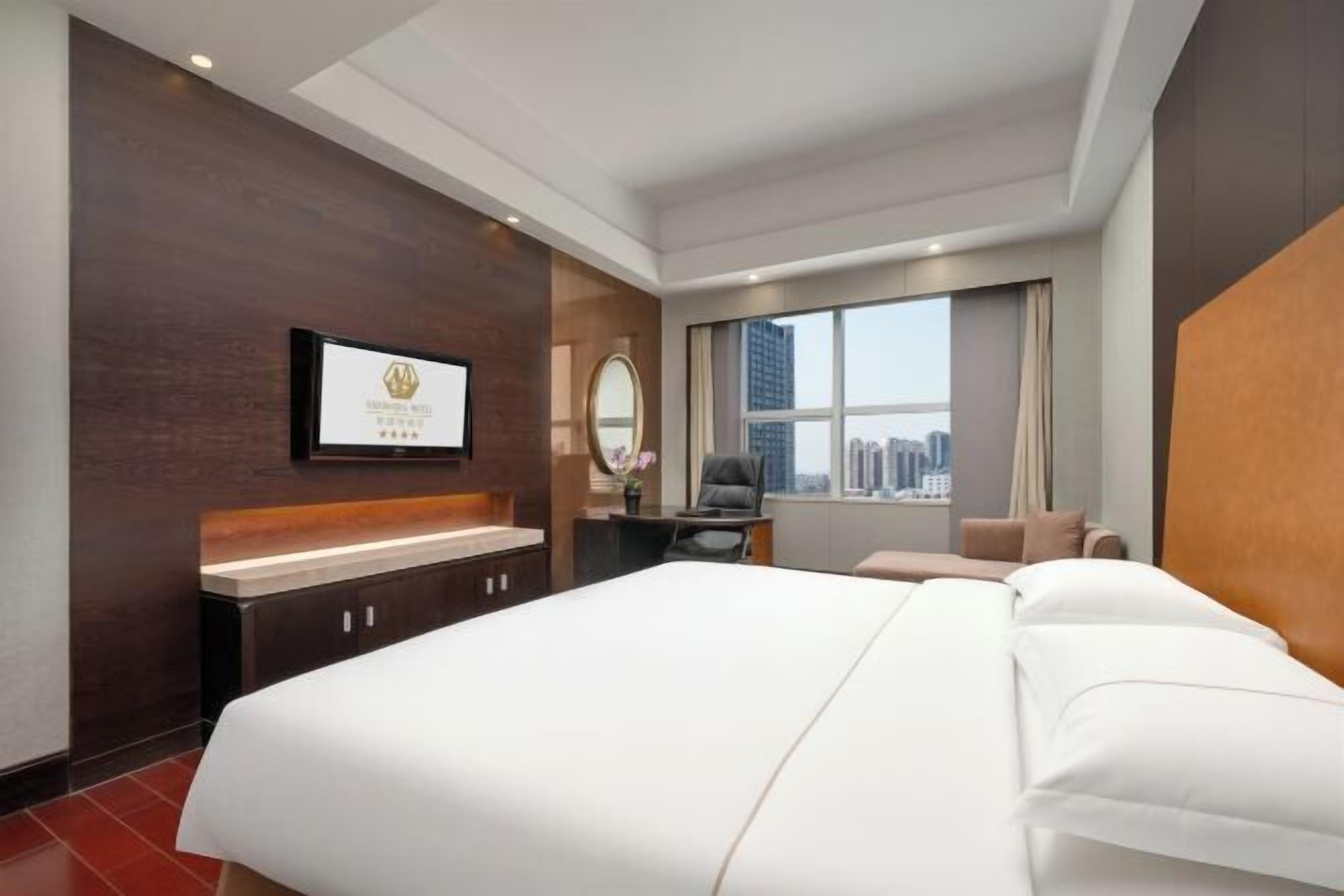 Minibar, in-room safe, alarm clocks