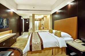 Minibar, in-room safe, alarm clocks - Sandborg Hotel (Shenzhen)