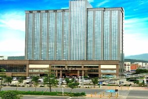A modern hotel with a tall, rectangular structure and a flat roof. - Sandborg Hotel (Shenzhen)