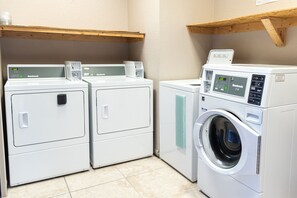 Laundry room - Premium Inn and Suites (Killeen)