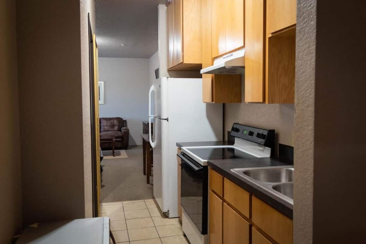 Escrivaninha, ferros/tábuas de passar roupa, Wi-Fi de cortesia