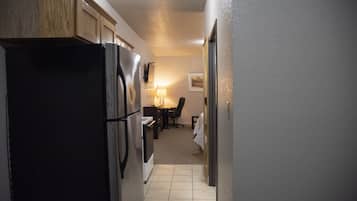 1 habitación, escritorio, tabla de planchar con plancha y wifi gratis