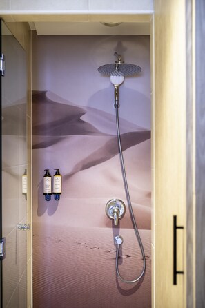 Shower, eco-friendly toiletries, hair dryer, towels - Barceló Fès Medina (Fes)