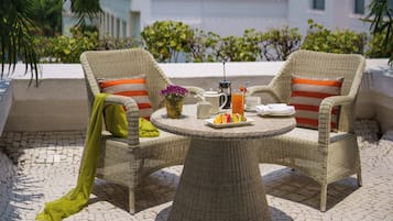 Premium Room, 1 King Bed, Balcony | Balcony