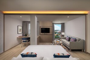 Premium-Zimmer, 1 King-Bett | Minibar, Zimmersafe, laptopgeeigneter Arbeitsplatz