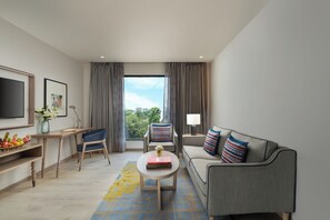 Suite, 1 kingsize-seng (Seleqtions) | Oppholdsområde | Flatskjerm-TV