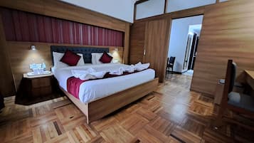 Classic Suite | Premium bedding, desk, blackout drapes, iron/ironing board