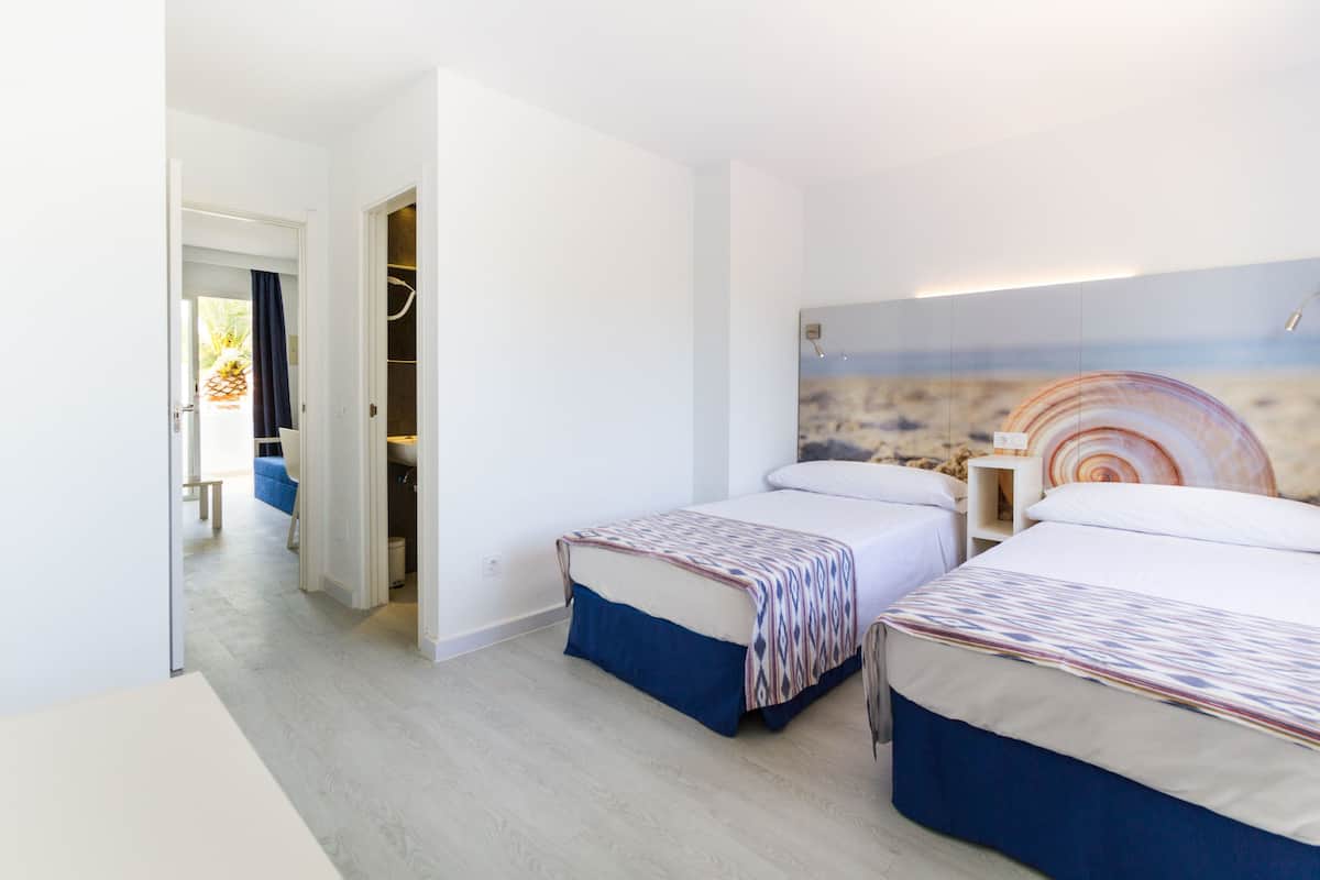 standard apartment, 1 bedroom | 1 bedroom, in-room safe, desk, iron/ironing board