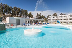 3 piscinas al aire libre, sillones reclinables de piscina