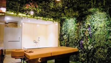 Aromaterapia, massagens com pedras quentes, massagens tailandesas