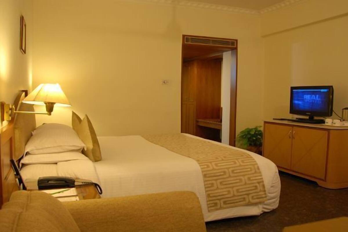 Premier Room, 1 Double Bed | Minibar, desk, iron/ironing board (on request)