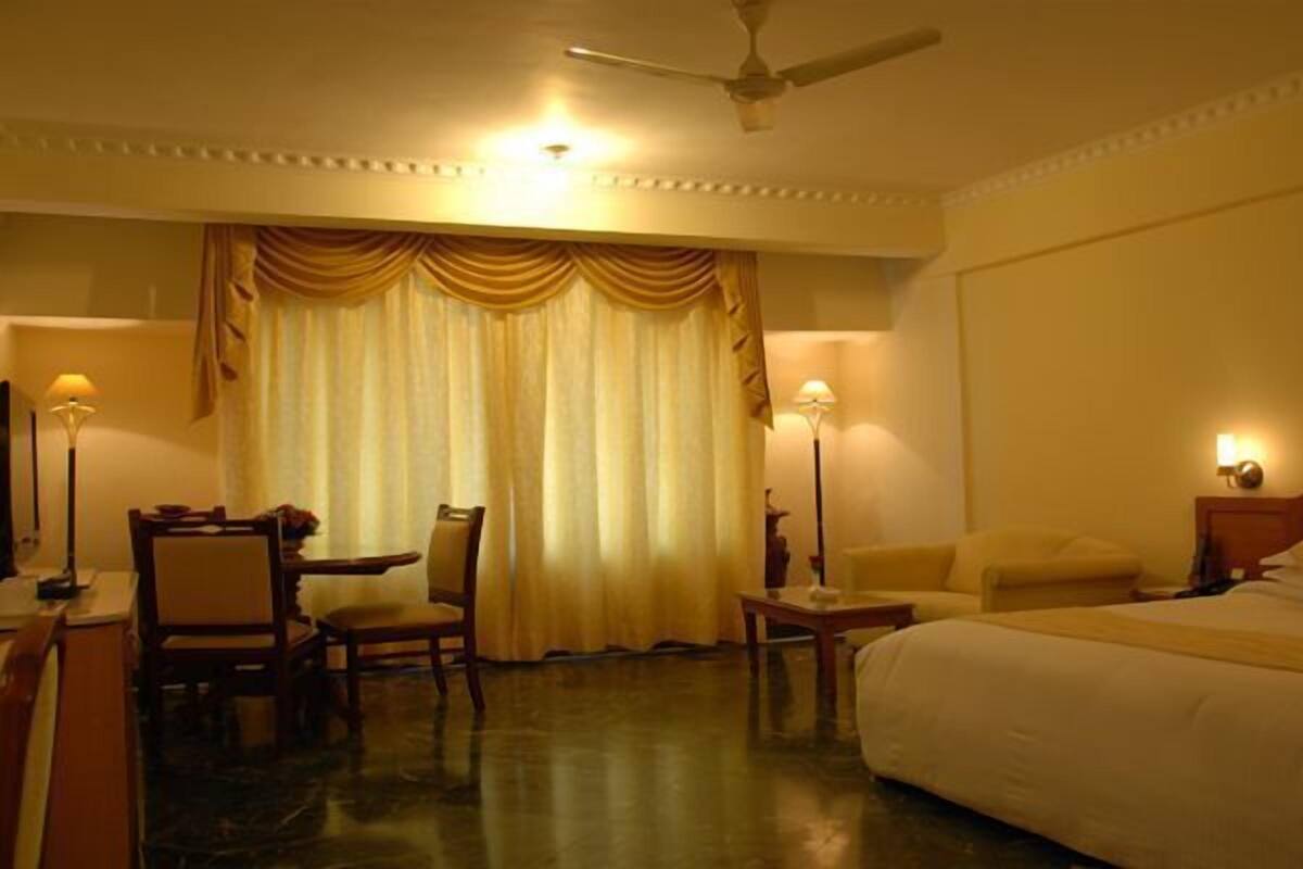 Executive Suite, 1 Double Bed | Minibar, desk, iron/ironing board (on request)
