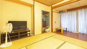 傳統客房, 多張床, 非吸煙房 (For 4 Persons) | 免費 Wi-Fi、獨特裝修、床單