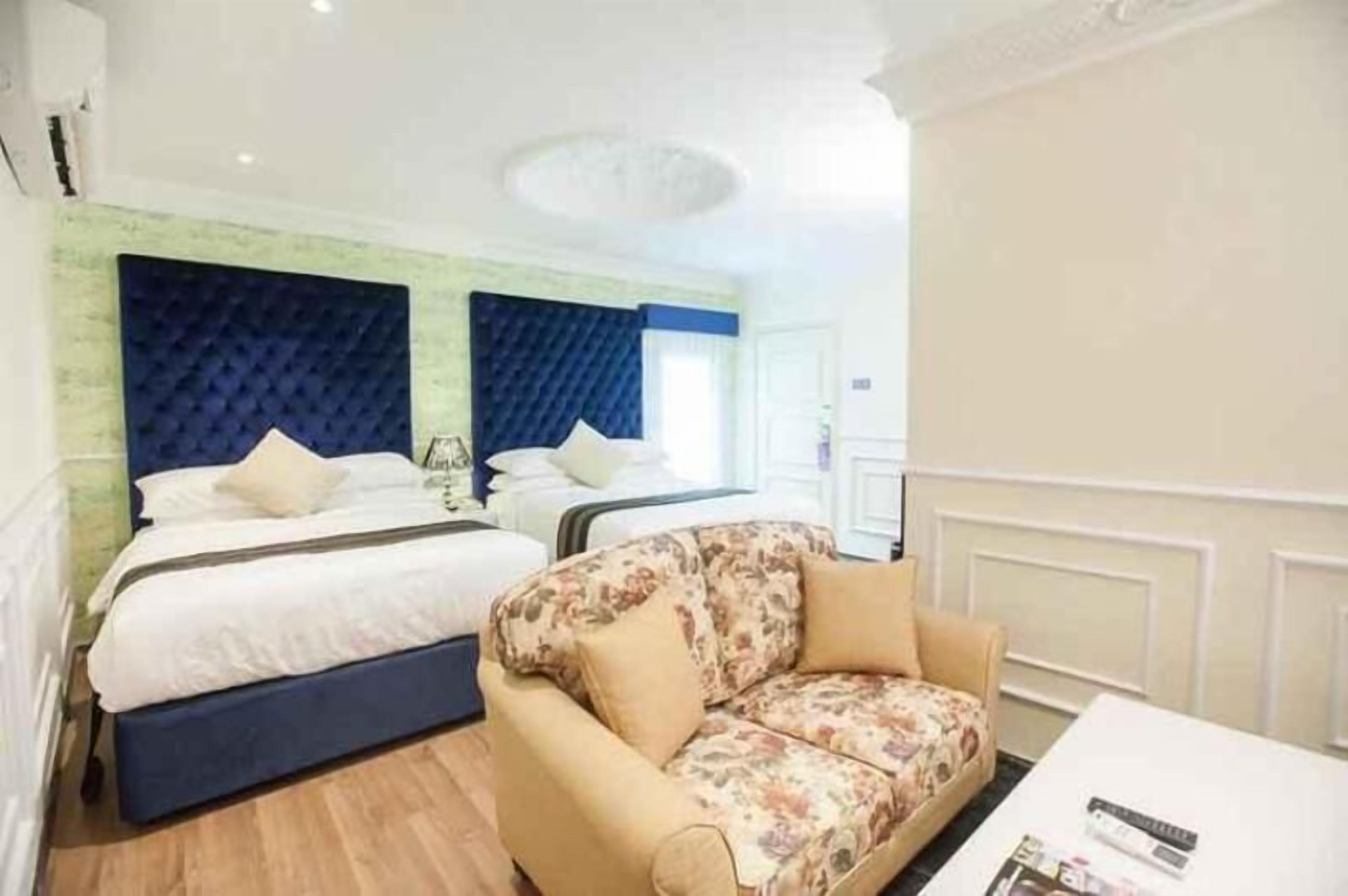 Artículos del minibar gratis y caja de seguridad en la habitación 