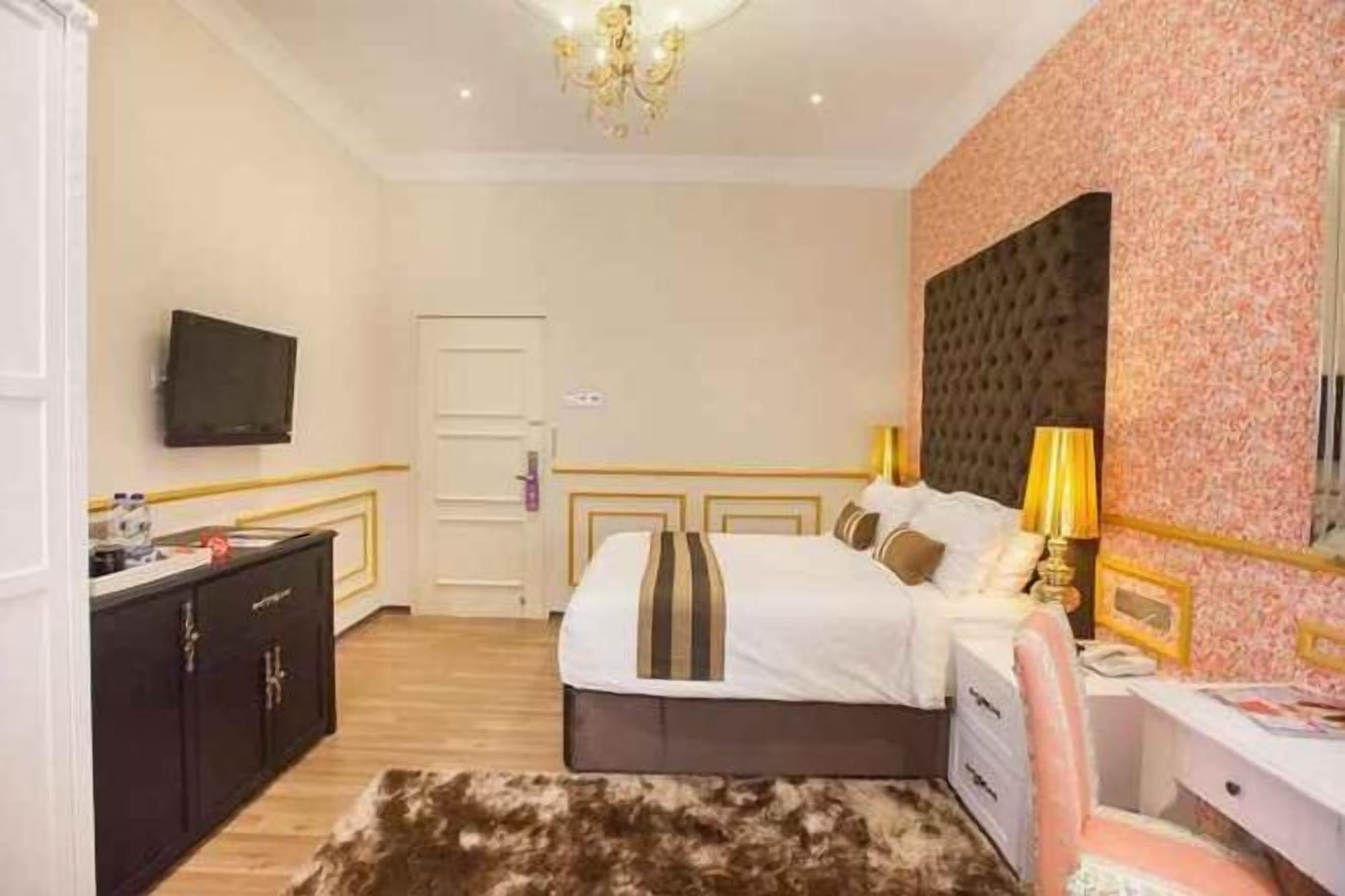 Artículos del minibar gratis y caja de seguridad en la habitación 