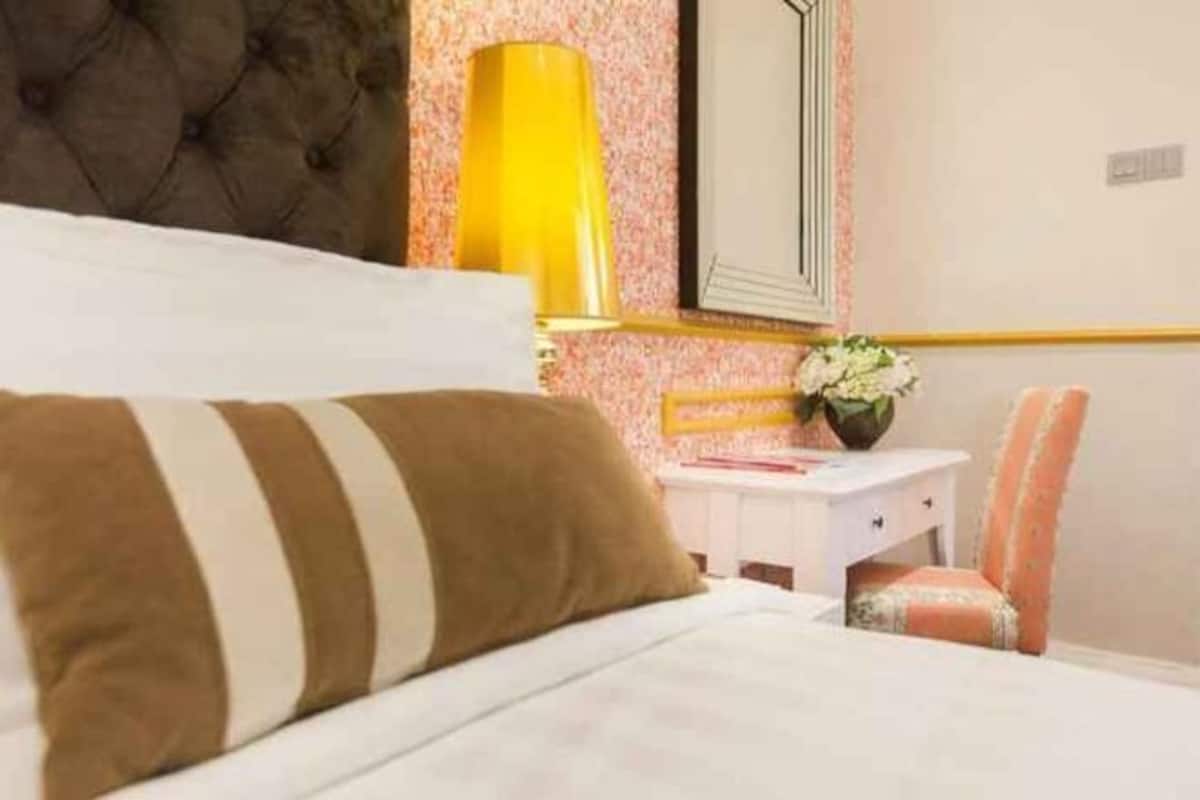 Minibar (inkludert), safe på rommet, wi-fi (inkludert) og sengetøy