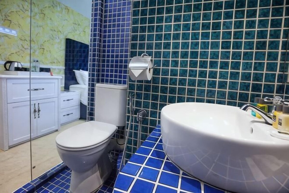 Bathroom | Shower, rainfall showerhead, free toiletries, hair dryer