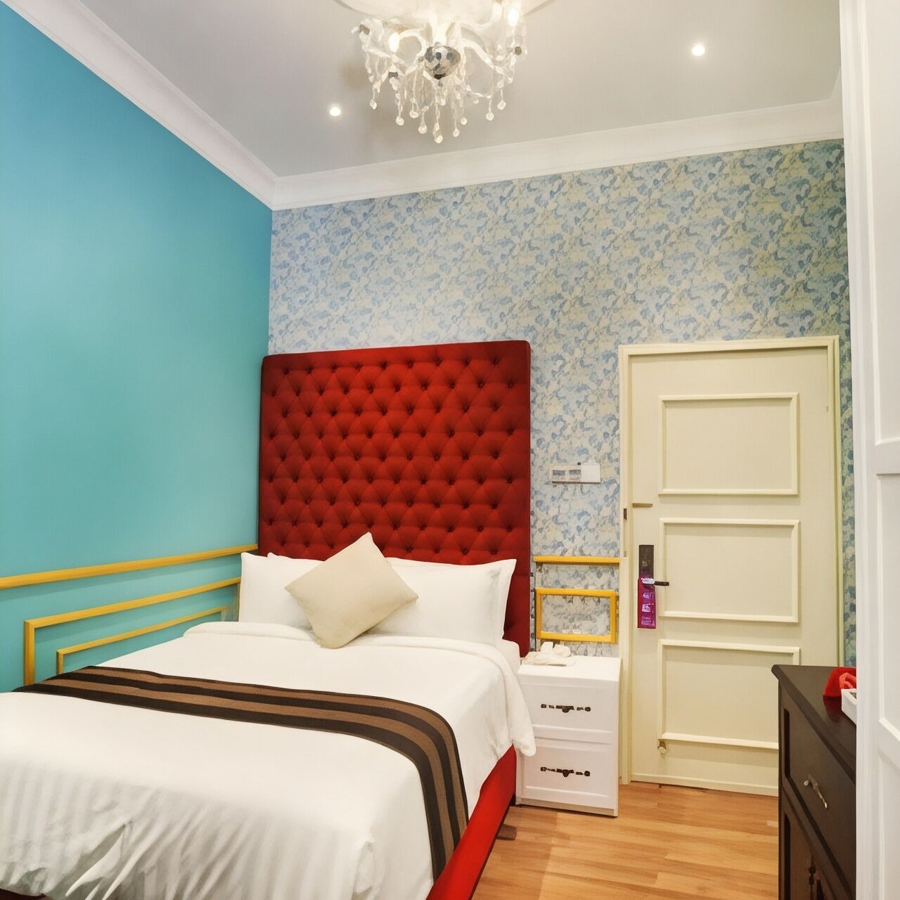 Een gratis minibar, een kluis op de kamer, gratis wifi, beddengoed