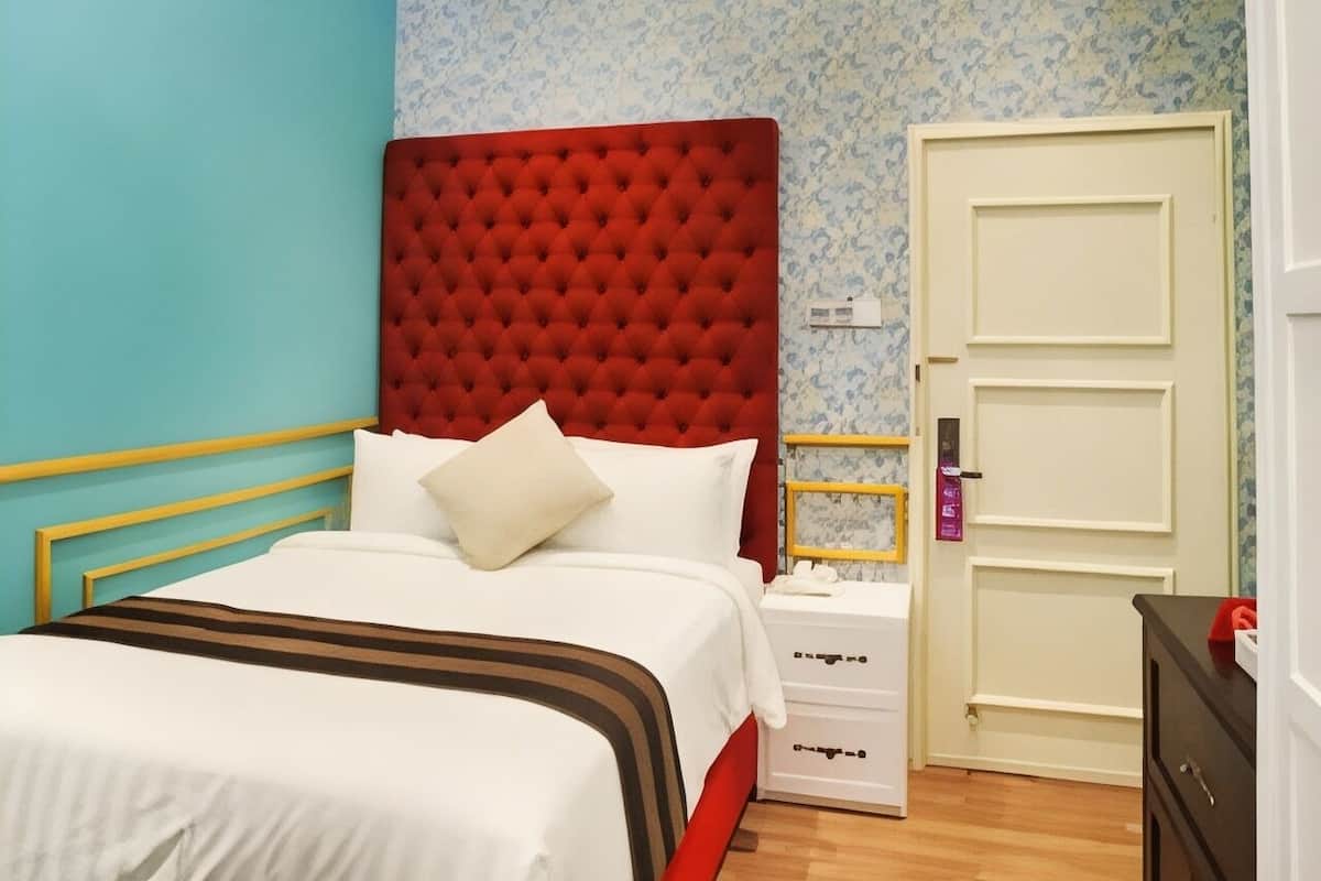Minibar con snack e bevande gratuite, una cassaforte in camera