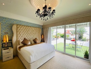 Suite ejecutiva, 1 cama King size, balcón | Artículos del minibar gratis y caja de seguridad en la habitación