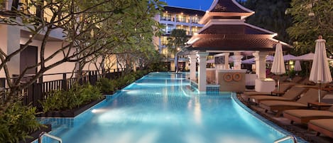 Outdoor pool, free pool cabanas, pool umbrellas