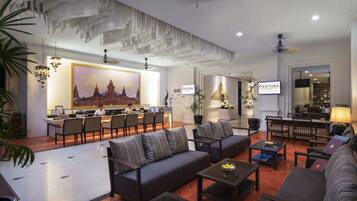 2 bares/lounges, bar molhado, bar ao lado da piscina
