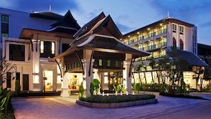 A modern hotel with a spacious entrance, a covered waiting area, and a well-lit facade. - Centara Anda Dhevi Resort and Spa Krabi (Krabi)