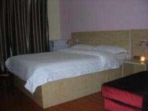Blackout curtains, free WiFi