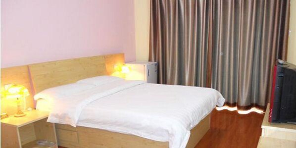 Blackout curtains, free WiFi