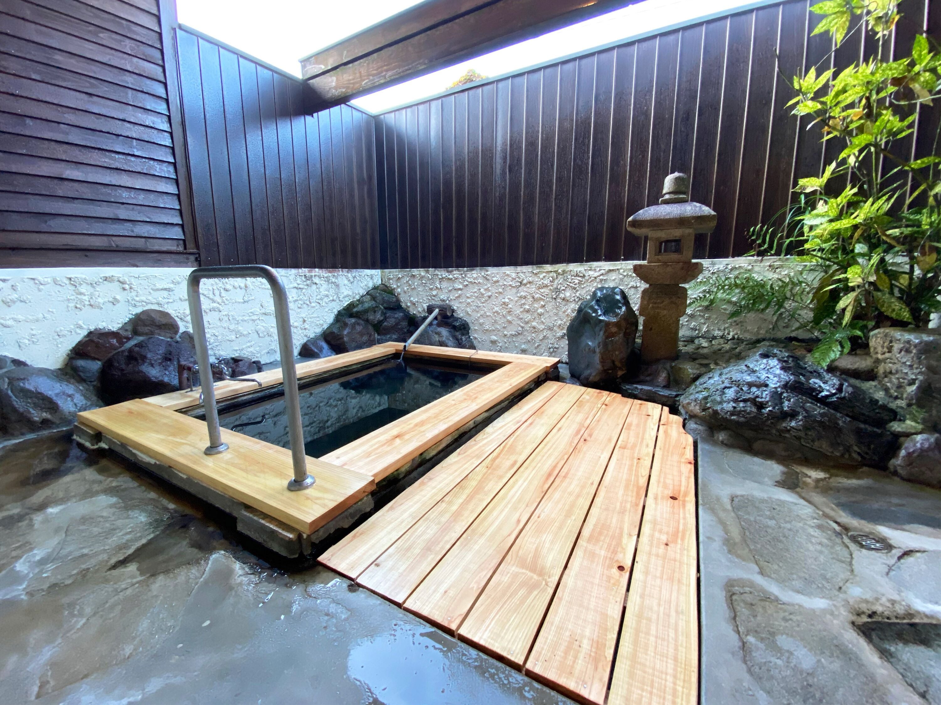 ينابيع ساخنة