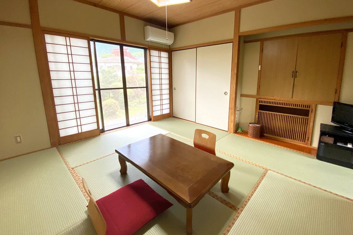 Standard Japanese Style Room with Shared Bathroom | Desk, WiFi (free)