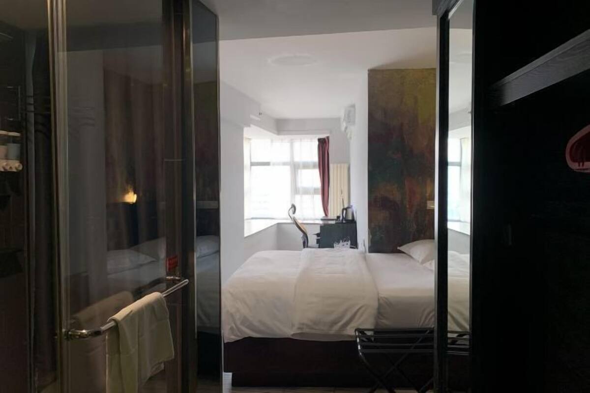 Minibar, in-room safe, desk, blackout drapes