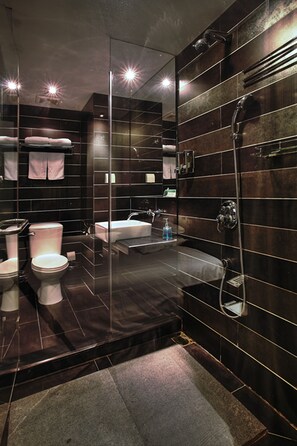 Free toiletries, slippers, towels - FX Hotel Xujiahui (Shanghai)