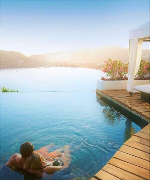 Outdoor pool, open 8 AM to 6 PM, pool umbrellas, sun loungers - Tentaciones Hotel & Lounge Pool - Adults Only (Zihuatanejo)