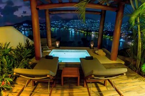 1 bedroom, premium bedding, down comforters, pillowtop beds - Tentaciones Hotel & Lounge Pool - Adults Only (Zihuatanejo)